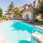 Enfance - Piscine Privée Et Proche D'annecy